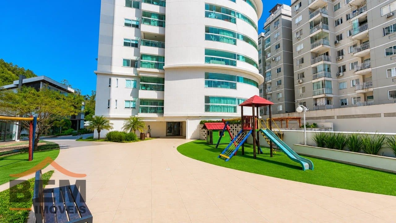 Apartamento à Venda com 2 quartos sendo 2 suítes, 1 vaga no bairro Ressacada em Itajaí/SC