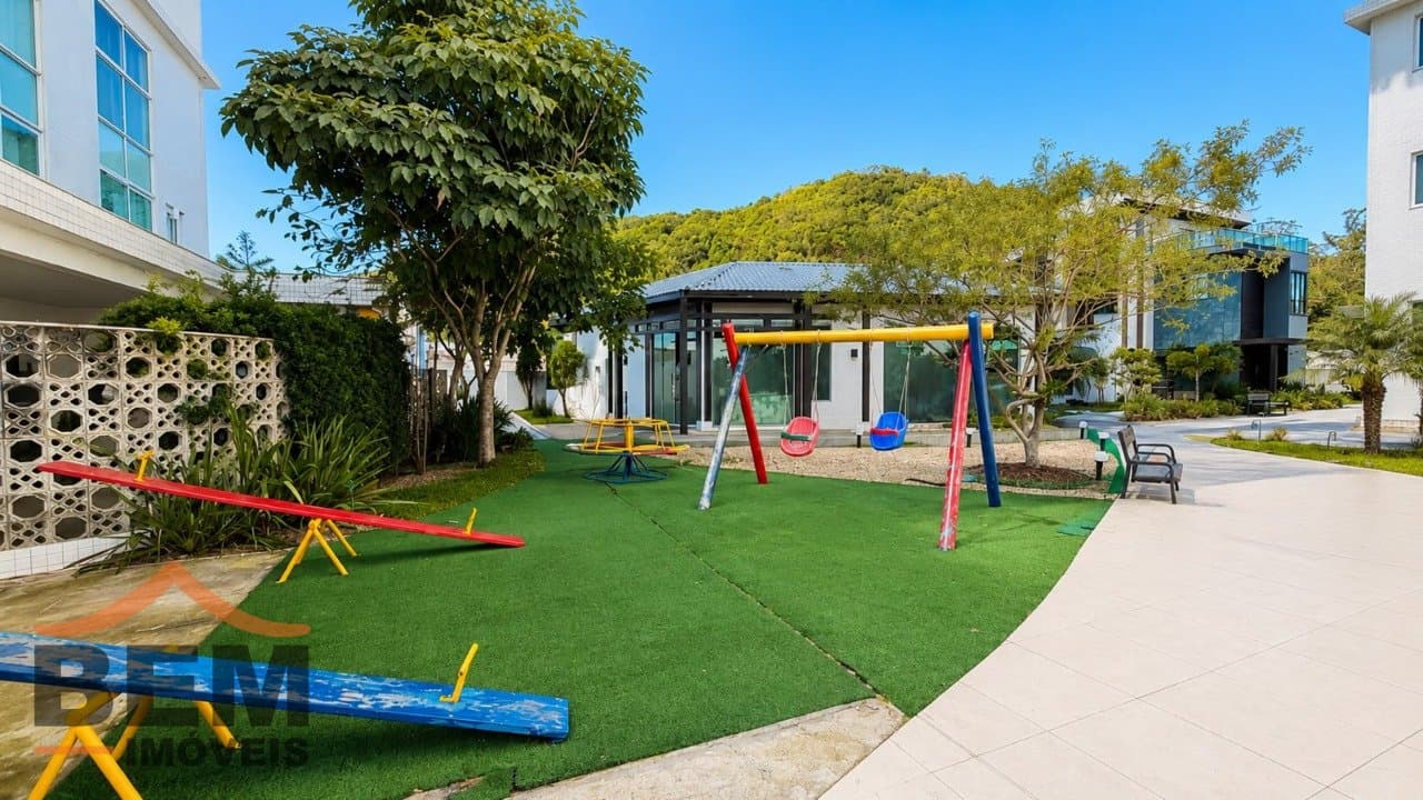 Apartamento à Venda com 2 quartos sendo 2 suítes, 1 vaga no bairro Ressacada em Itajaí/SC