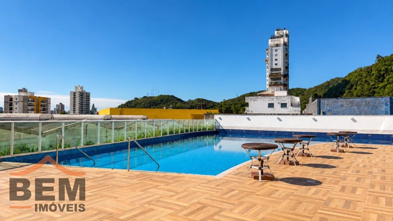 Apartamento à Venda com 2 quartos sendo 2 suítes, 1 vaga no bairro Ressacada em Itajaí/SC