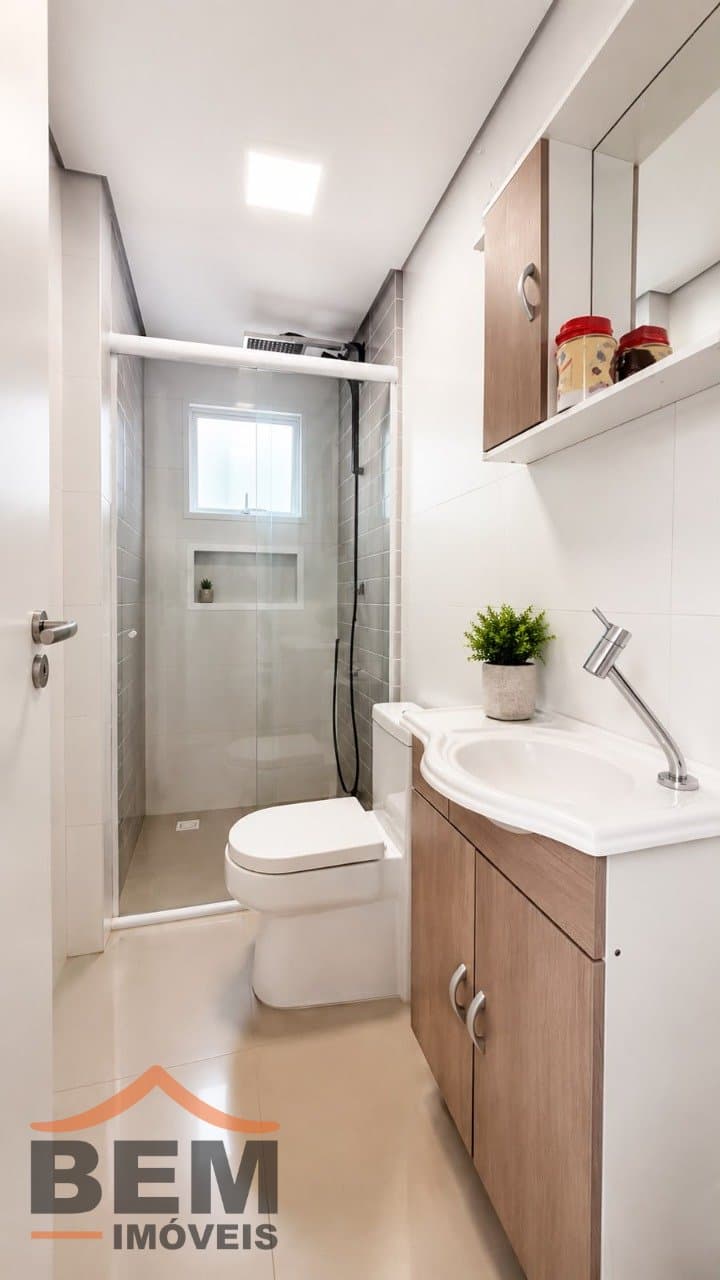 Apartamento à Venda com 2 quartos sendo 2 suítes, 2 vagas no bairro Ressacada em Itajai/SC