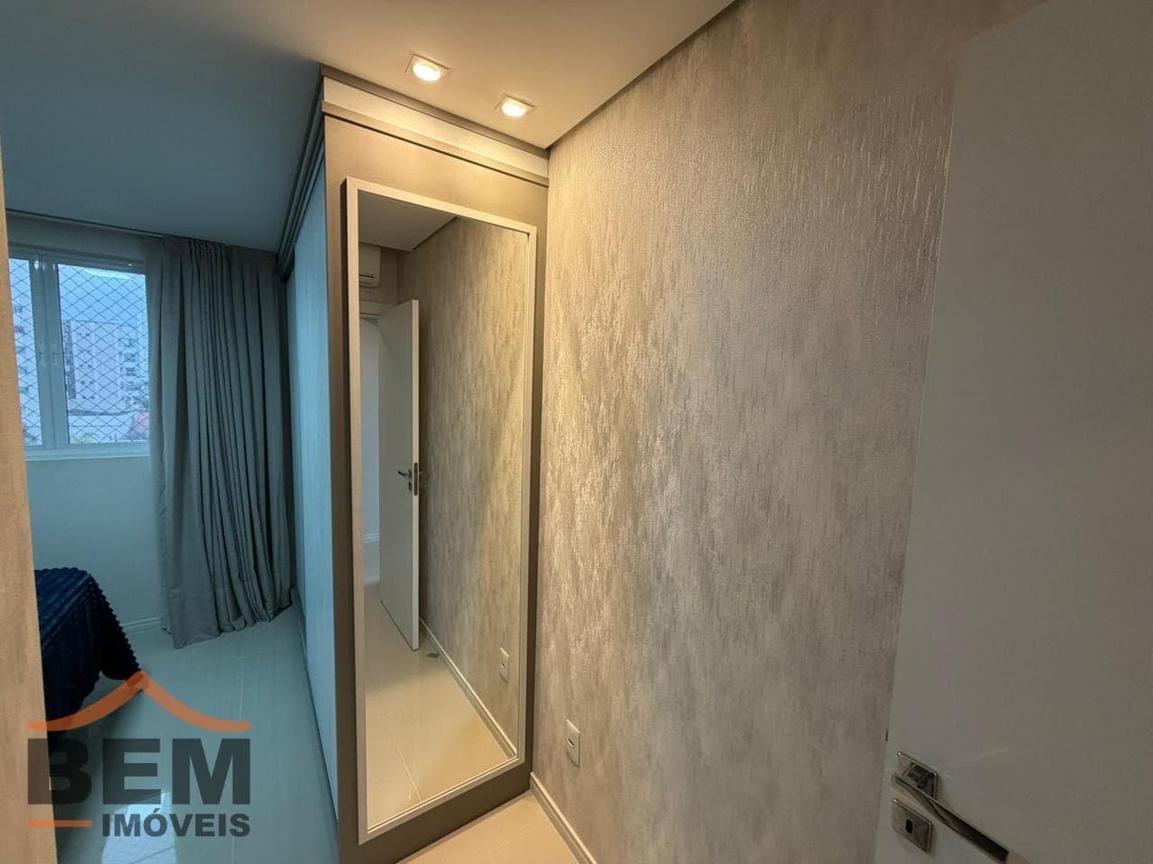 Apartamento à Venda com 2 quartos sendo 1 suíte, 1 vaga no bairro Ressacada em Itajaí/SC