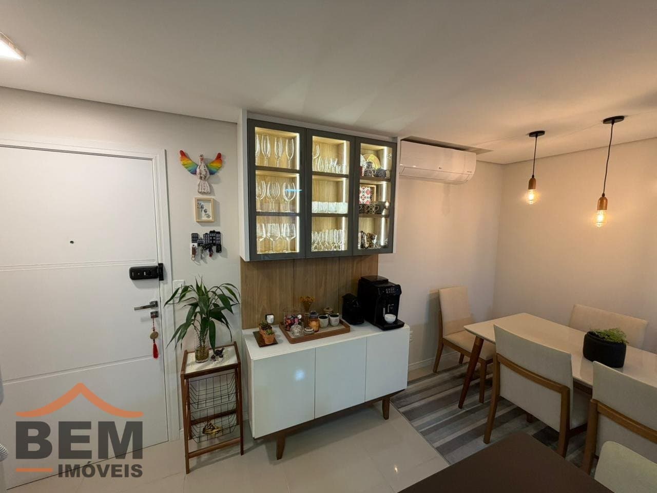 Apartamento à Venda com 2 quartos sendo 1 suíte, 1 vaga no bairro Ressacada em Itajaí/SC