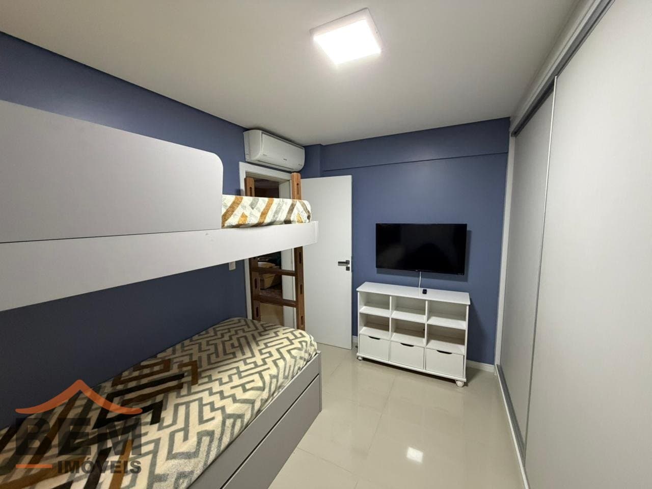 Apartamento à Venda com 2 quartos sendo 1 suíte, 1 vaga no bairro Ressacada em Itajaí/SC