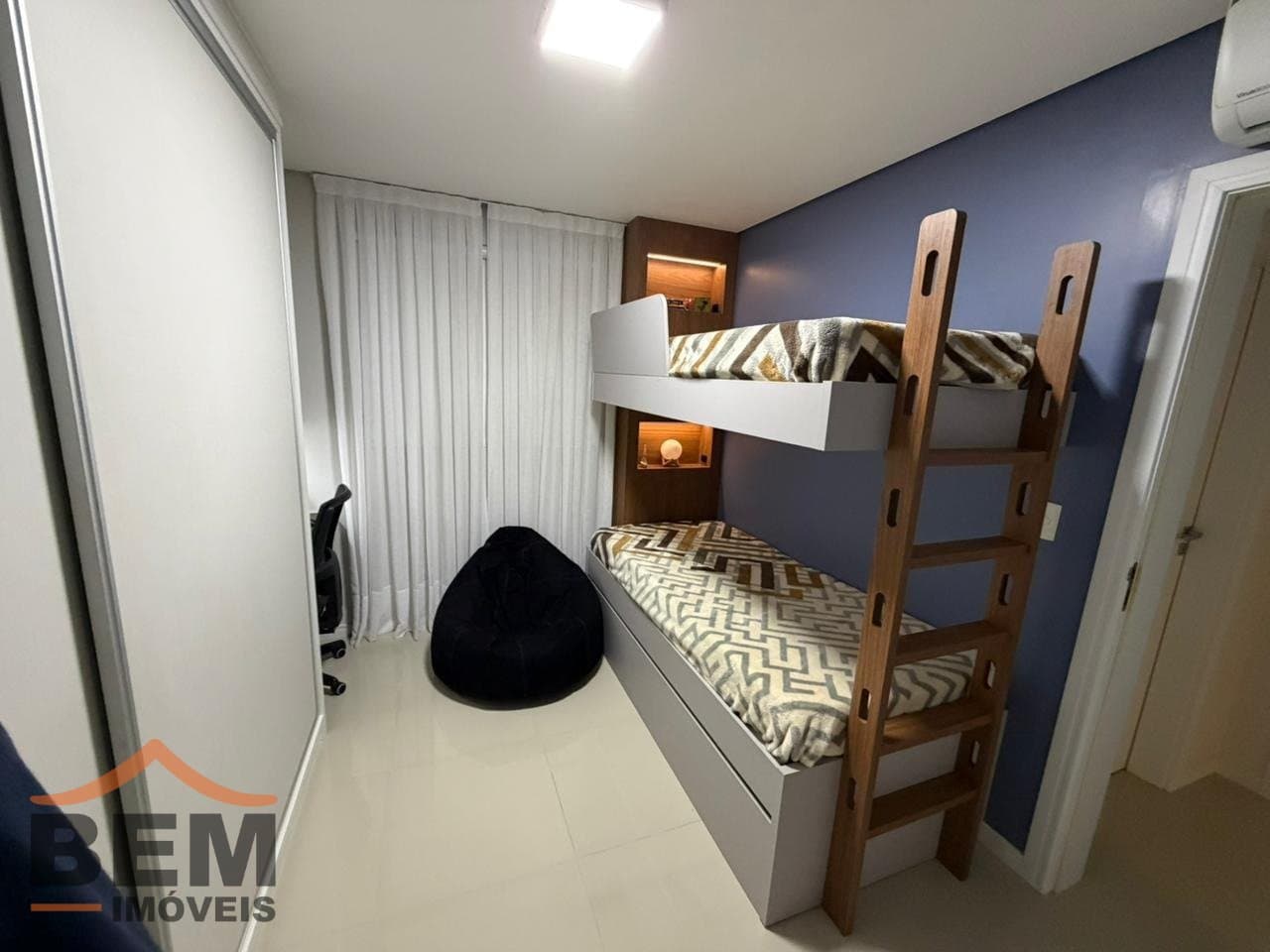Apartamento à Venda com 2 quartos sendo 1 suíte, 1 vaga no bairro Ressacada em Itajaí/SC