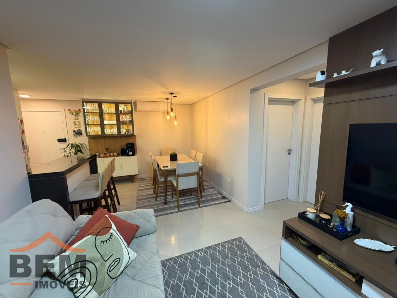 Apartamento à Venda com 2 quartos sendo 1 suíte, 1 vaga no bairro Ressacada em Itajaí/SC