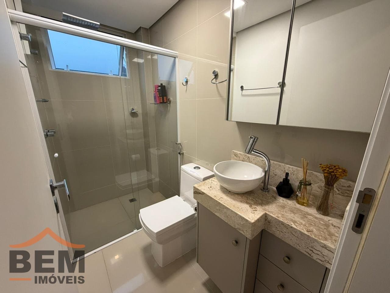 Apartamento à Venda com 2 quartos sendo 1 suíte, 1 vaga no bairro Ressacada em Itajaí/SC
