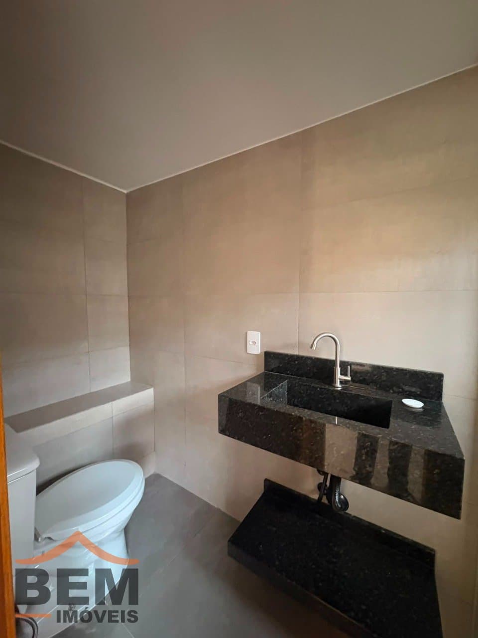 Casa para Locação com 2 quartos sendo 2 suítes, 5 vagas no bairro Fazenda em Itajaí/SC