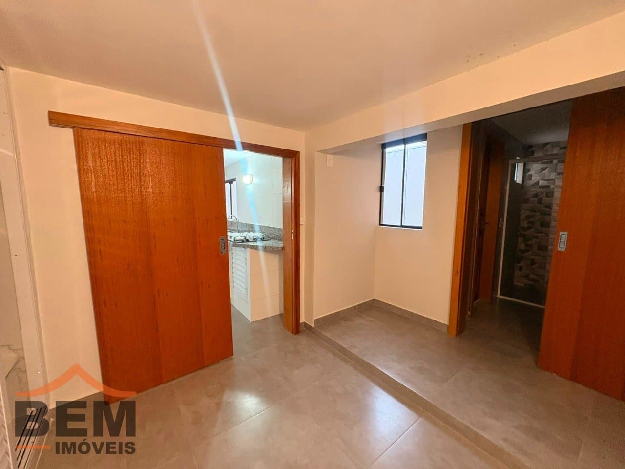 Casa para Locação com 2 quartos sendo 2 suítes, 5 vagas no bairro Fazenda em Itajaí/SC