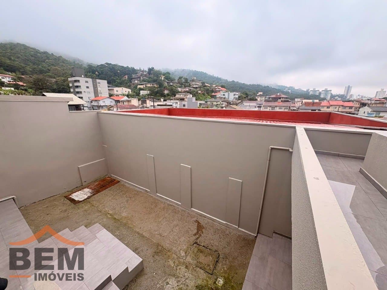 Casa para Locação com 2 quartos sendo 2 suítes, 5 vagas no bairro Fazenda em Itajaí/SC