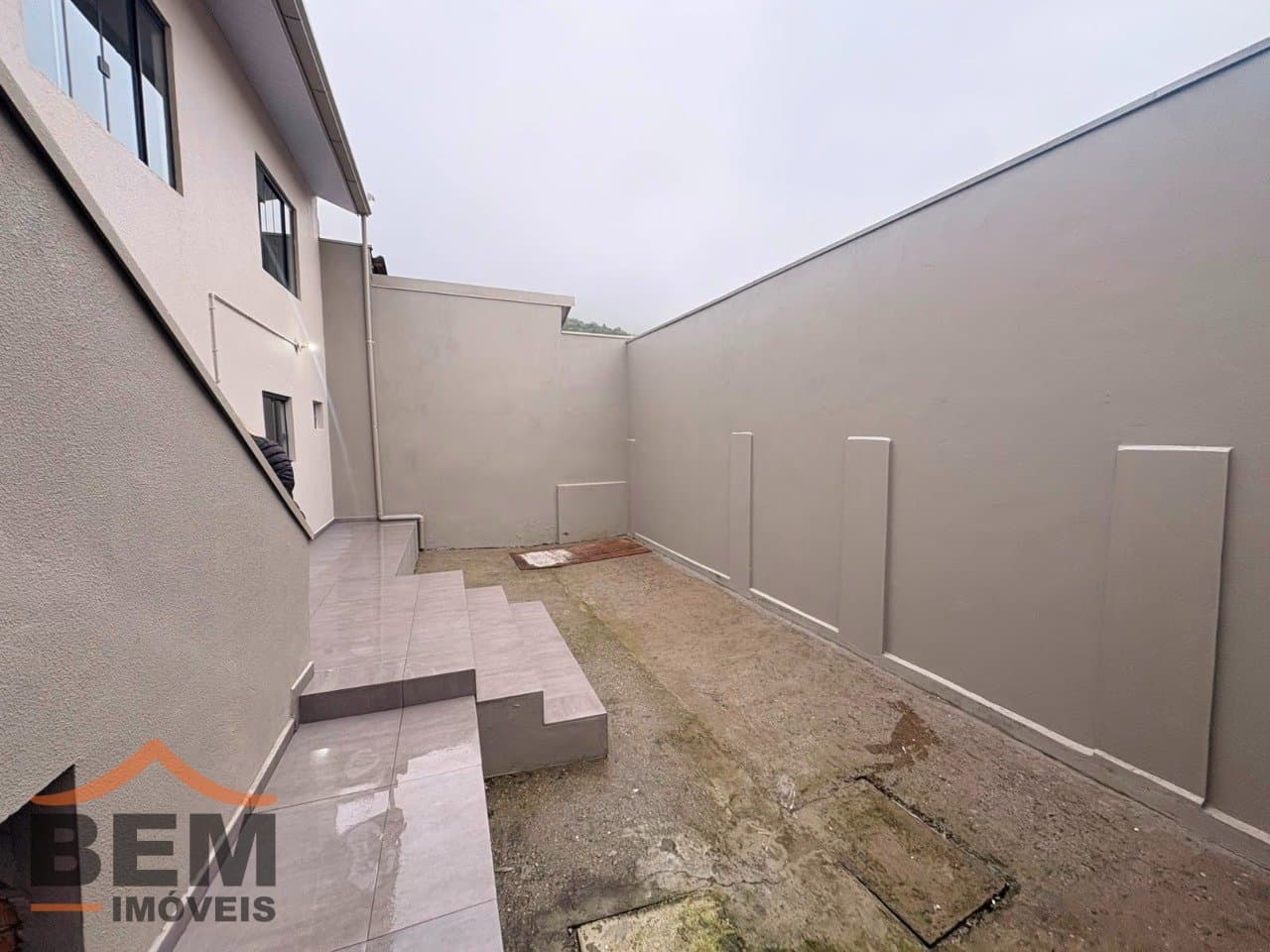 Casa para Locação com 2 quartos sendo 2 suítes, 5 vagas no bairro Fazenda em Itajaí/SC