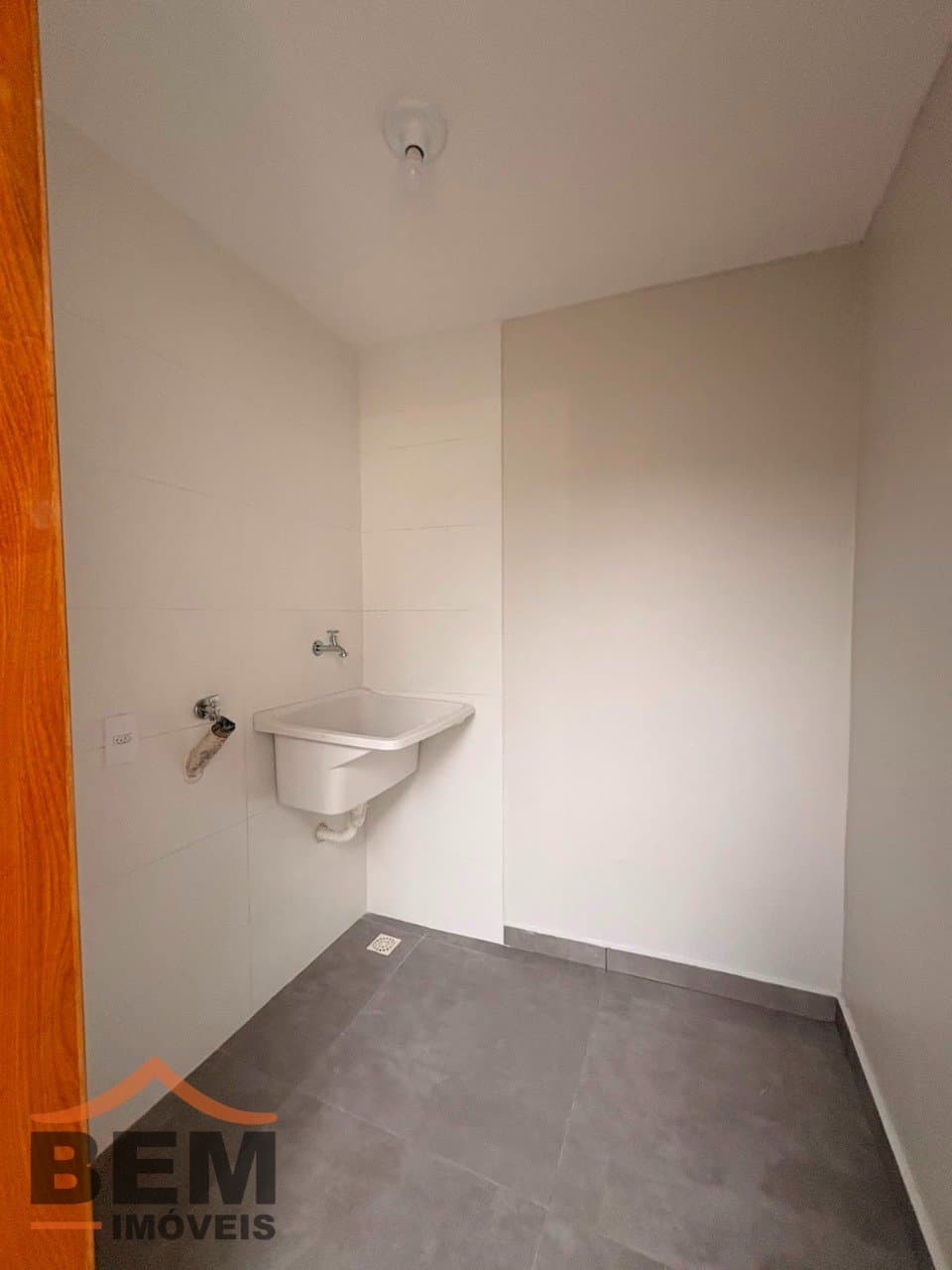 Casa para Locação com 2 quartos sendo 2 suítes, 5 vagas no bairro Fazenda em Itajaí/SC