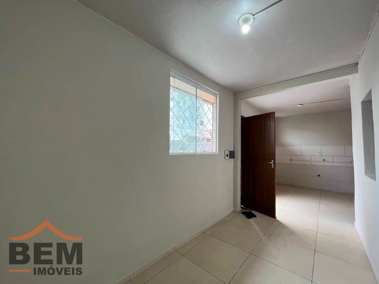 Casa para Locação com 1 quarto, 1 vaga no bairro São Vicente em Itajaí/SC: 06 - SALA DE ESTAR E COZINHA