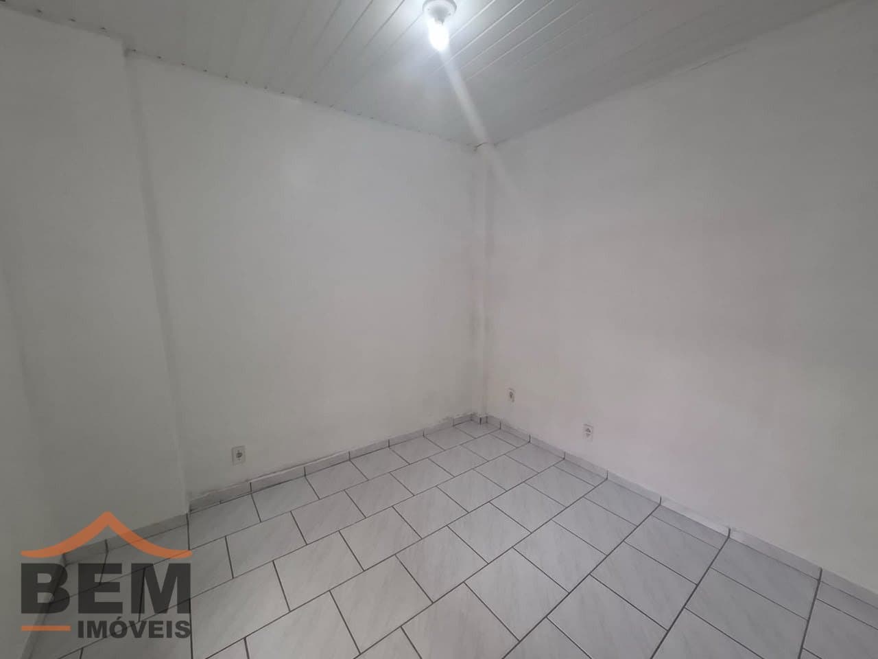 Casa para Locação com 2 quartos, 1 vaga no bairro Centro em Itajaí/SC: 7-DORMITÓRIO