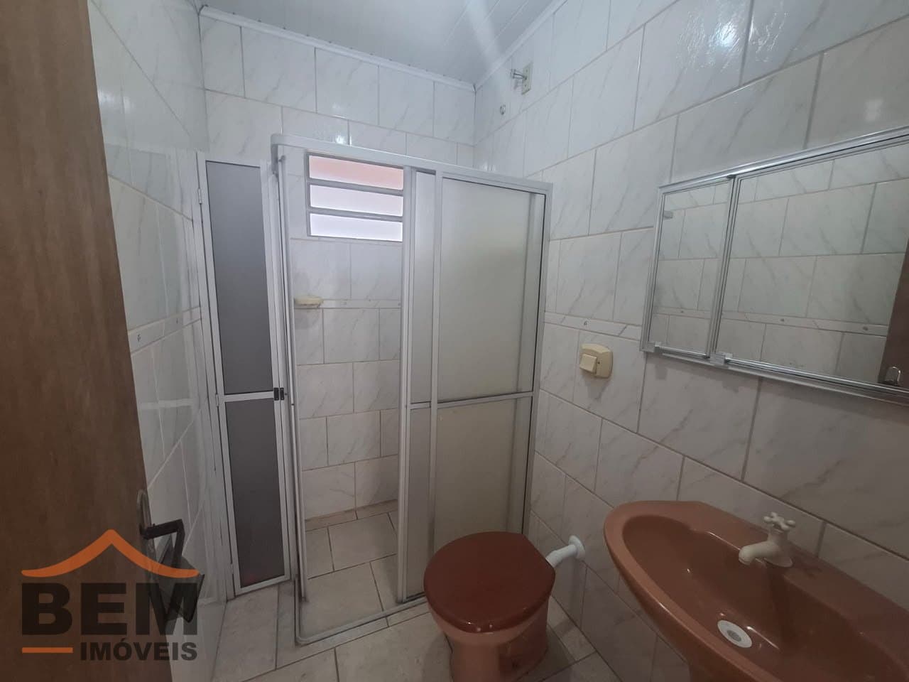 Casa para Locação com 2 quartos, 1 vaga no bairro Centro em Itajaí/SC: 9-BANHEIRO