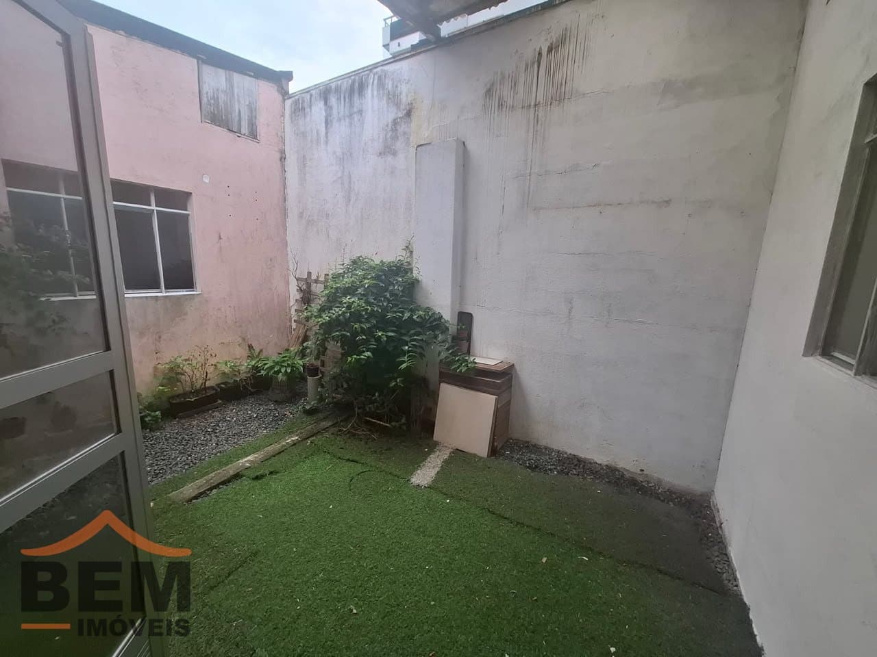 Casa para Locação com 2 quartos, 1 vaga no bairro Centro em Itajaí/SC: 11-JARDIM DE INVERNO
