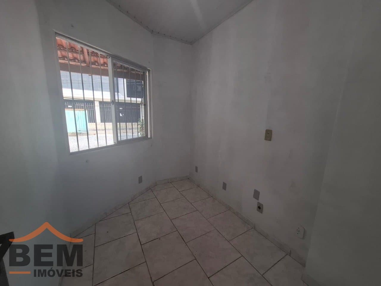 Casa para Locação com 2 quartos, 1 vaga no bairro Centro em Itajaí/SC: 12-ESCRITÓRIO