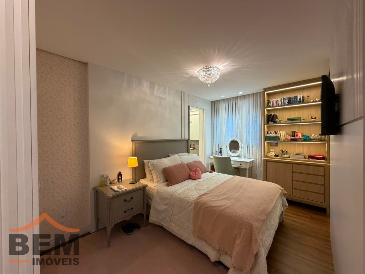 Apartamento à Venda com 2 quartos sendo 2 suítes, 2 vagas no bairro Fazenda em Itajai/SC