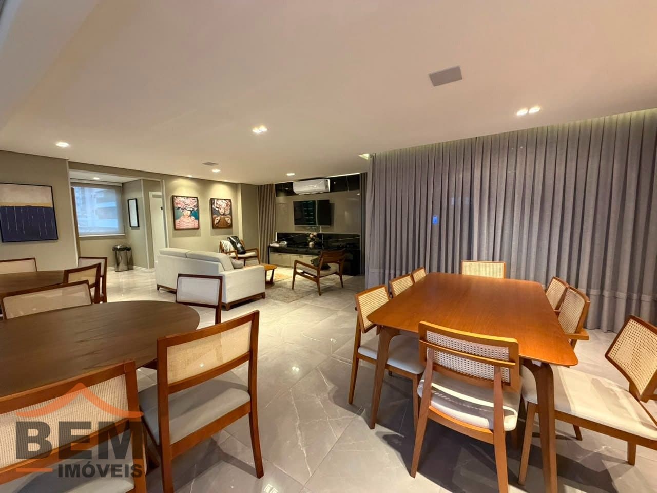 Apartamento à Venda com 2 quartos sendo 2 suítes, 2 vagas no bairro Fazenda em Itajai/SC