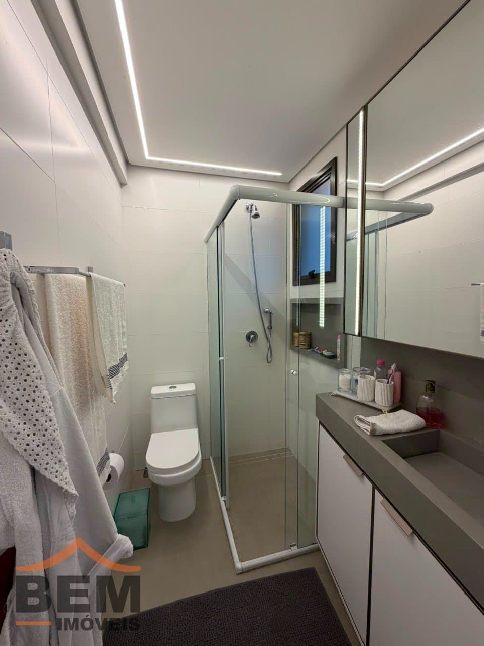Apartamento à Venda com 2 quartos sendo 2 suítes, 2 vagas no bairro Fazenda em Itajai/SC