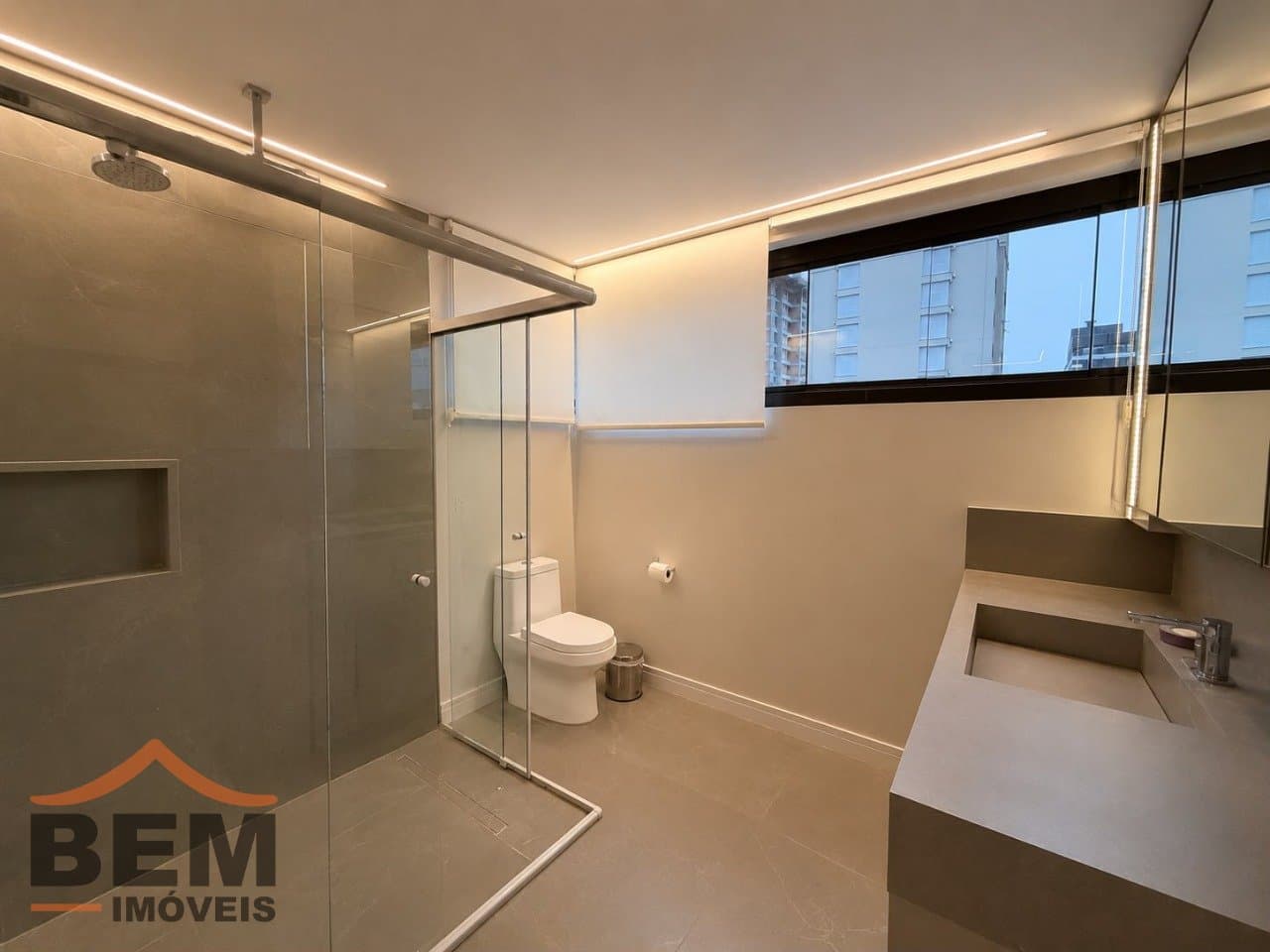 Apartamento à Venda com 2 quartos sendo 2 suítes, 2 vagas no bairro Fazenda em Itajai/SC