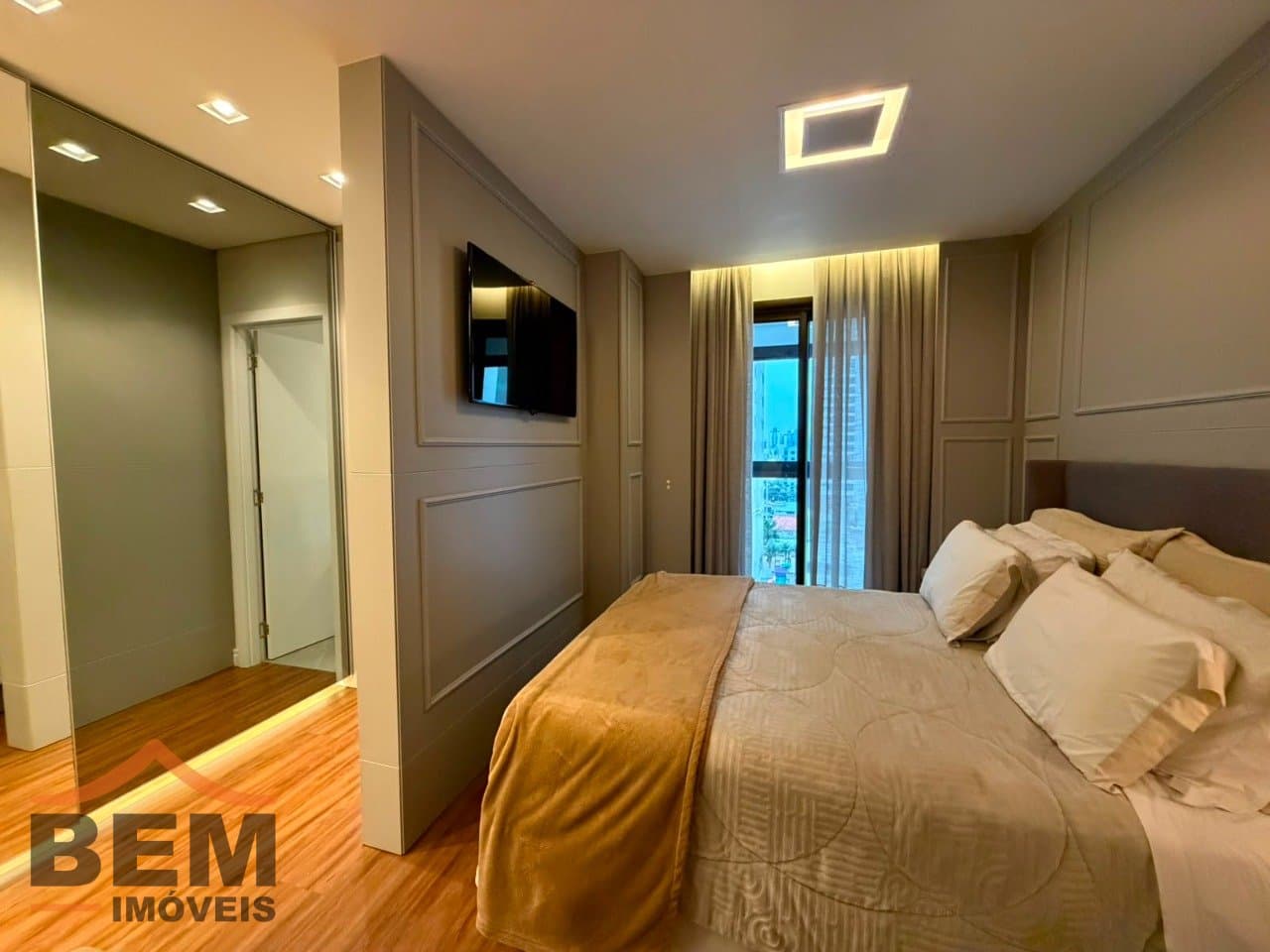Apartamento à Venda com 2 quartos sendo 2 suítes, 2 vagas no bairro Fazenda em Itajai/SC