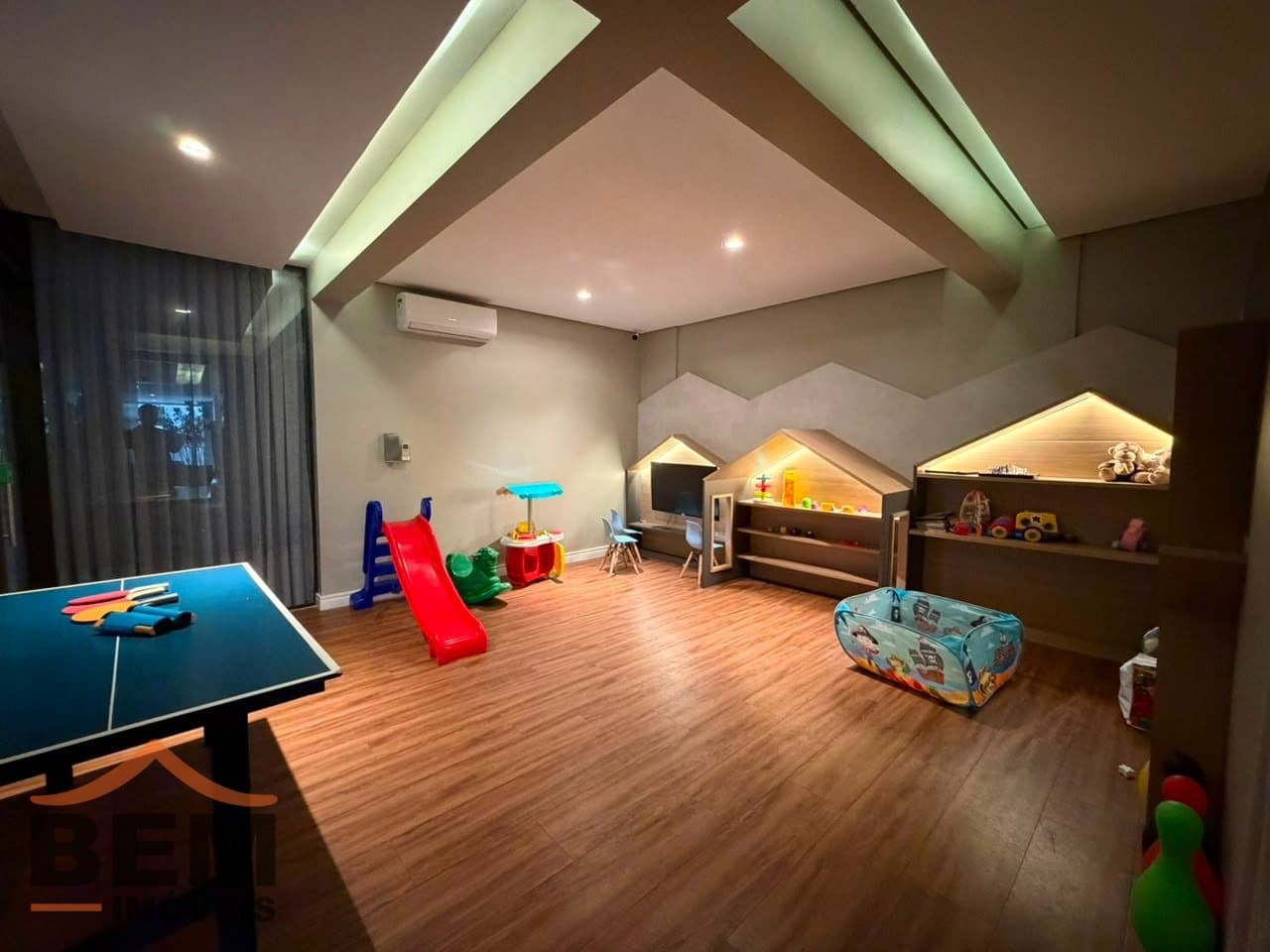 Apartamento à Venda com 2 quartos sendo 2 suítes, 2 vagas no bairro Fazenda em Itajai/SC
