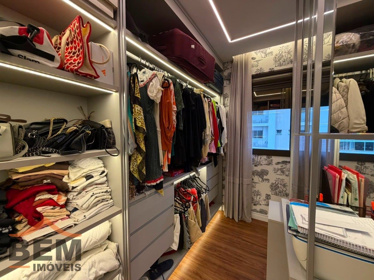 Apartamento à Venda com 2 quartos sendo 2 suítes, 2 vagas no bairro Fazenda em Itajai/SC