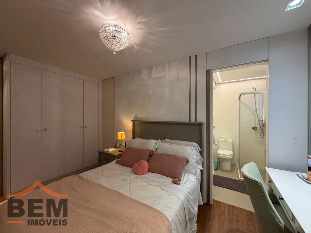 Apartamento à Venda com 2 quartos sendo 2 suítes, 2 vagas no bairro Fazenda em Itajai/SC