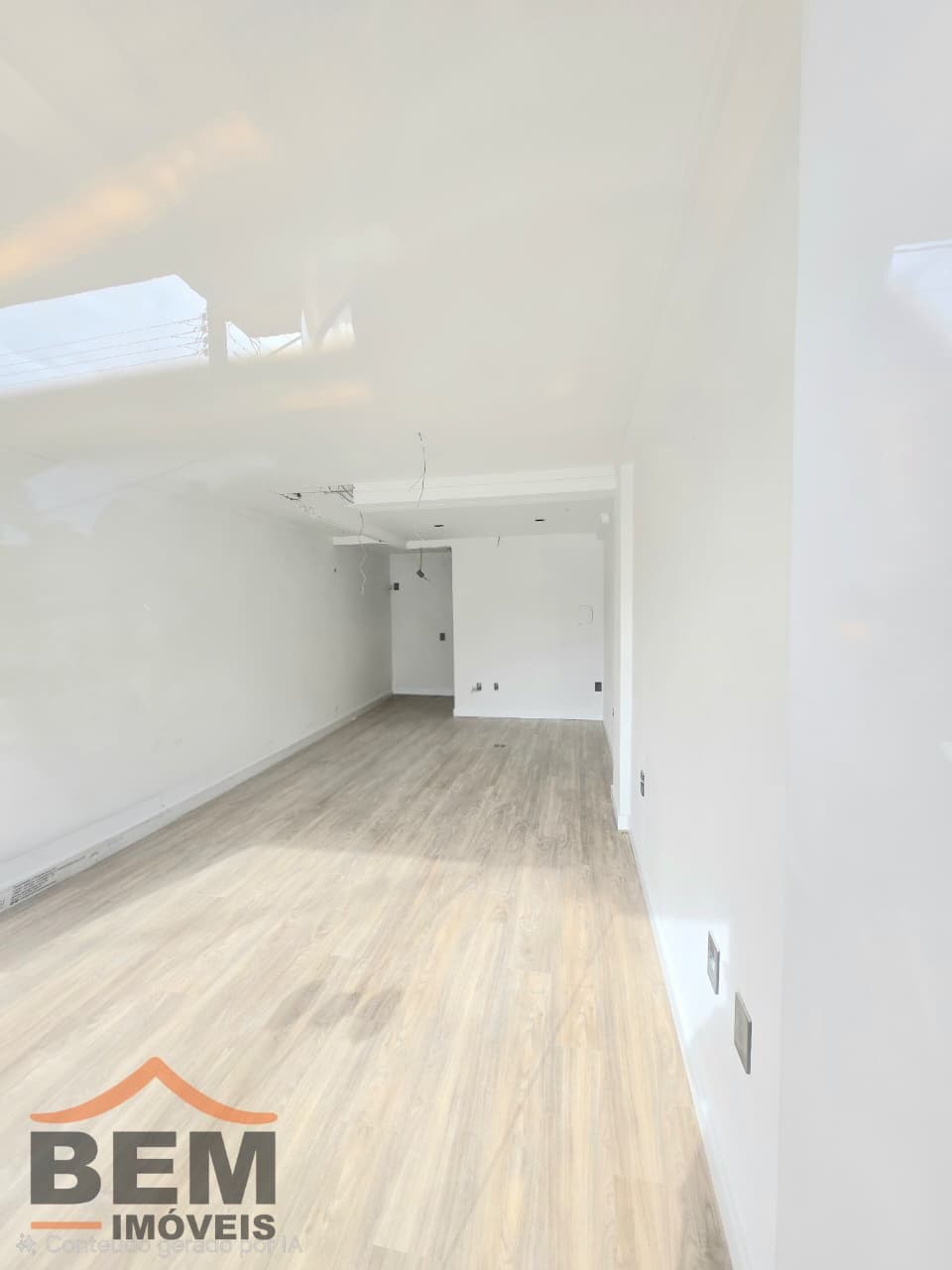 Sala Comercial para Locação no bairro Centro em Camboriú/SC: 10eefcc3-7dad-48db-adbd-d39b02b25295
