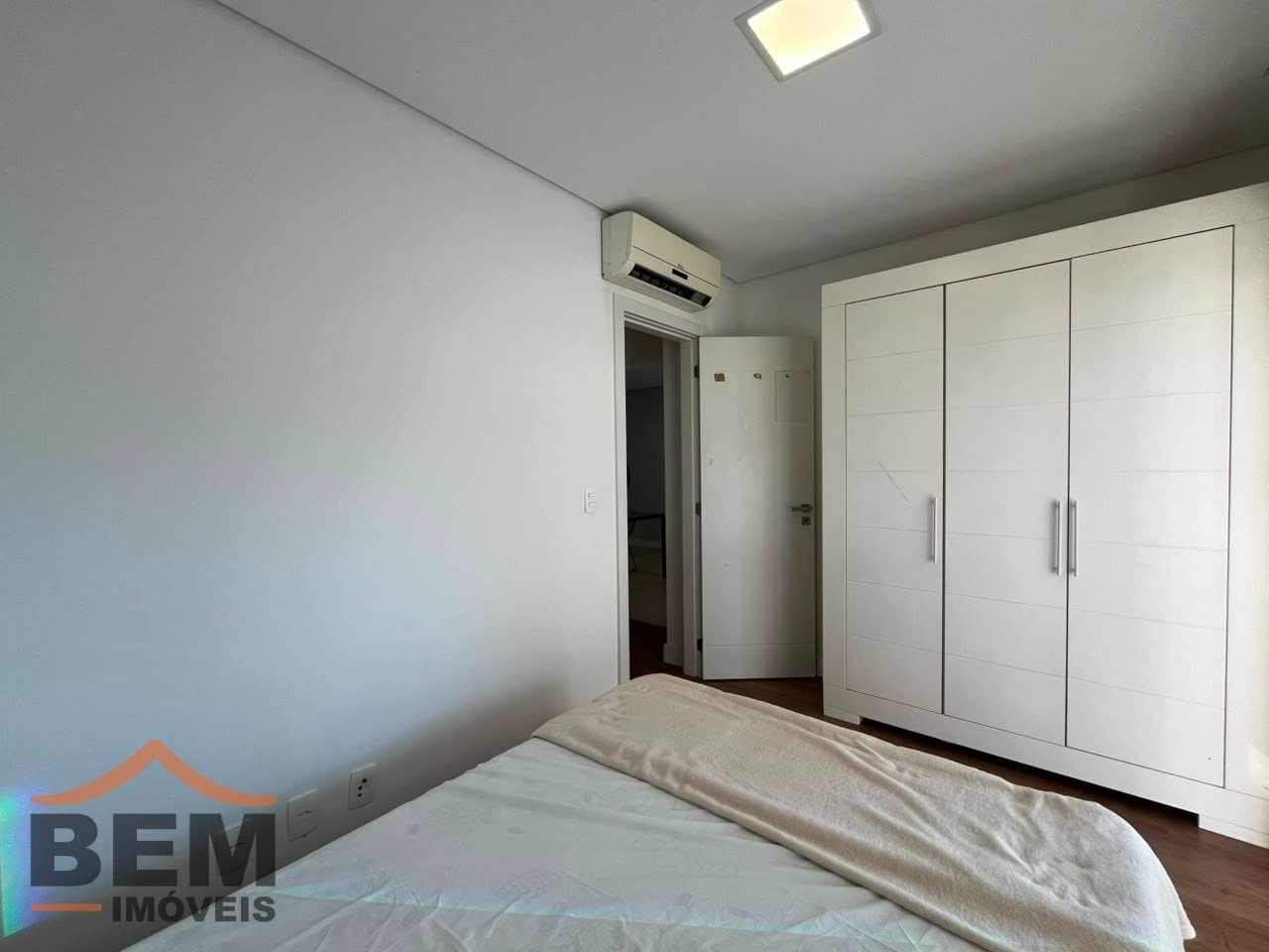 Apartamento para Locação com 2 quartos sendo 1 suíte, 1 vaga no bairro Praia Brava em Itajaí/SC: 20 - SUÍTE