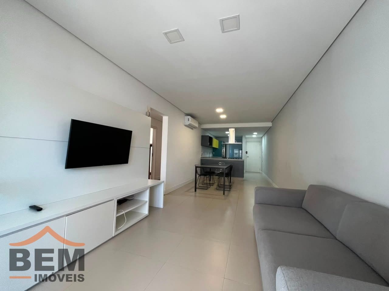 Apartamento para Locação com 2 quartos sendo 1 suíte, 1 vaga no bairro Praia Brava em Itajaí/SC: 22 - SALA