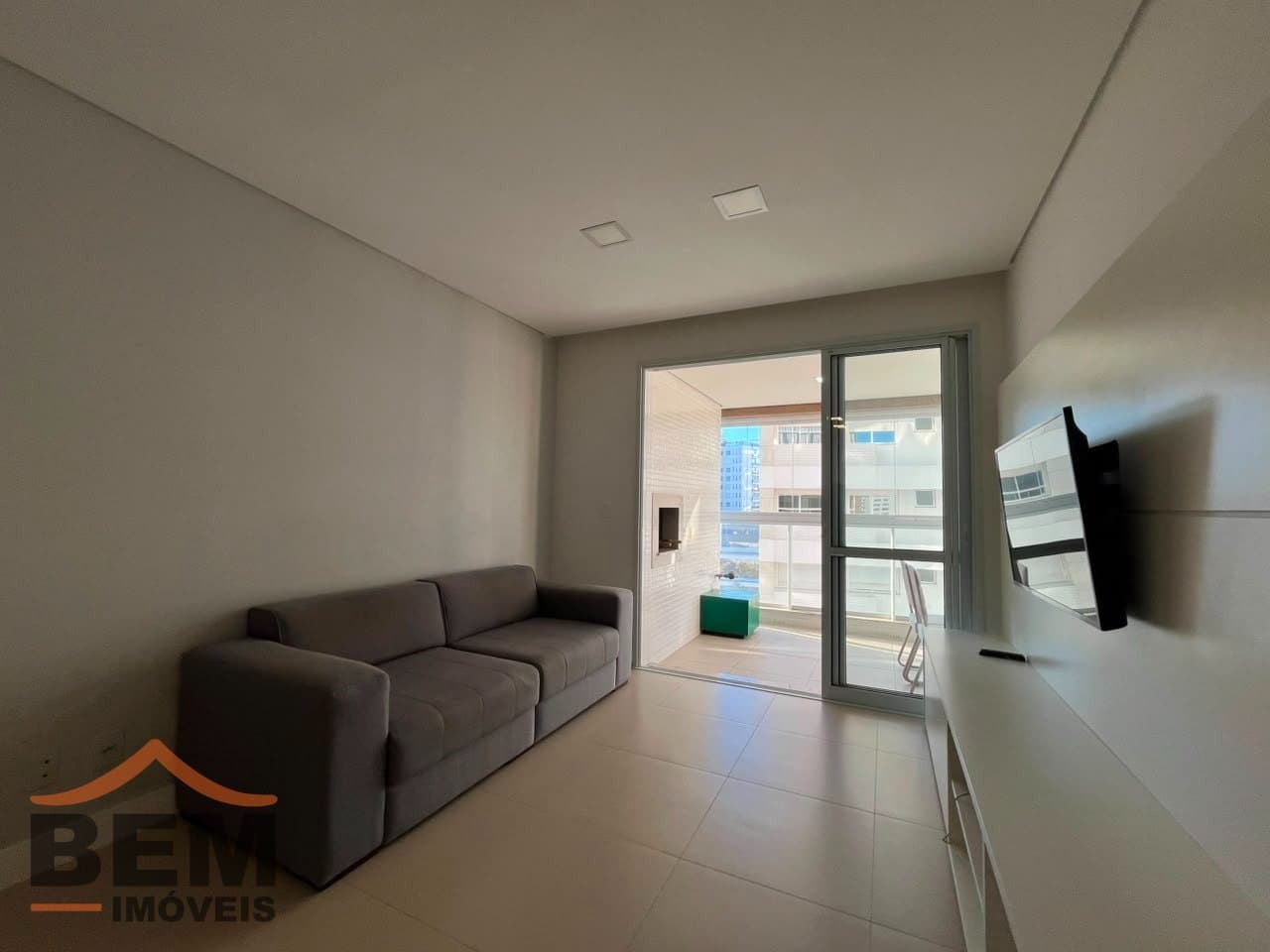 Apartamento para Locação com 2 quartos sendo 1 suíte, 1 vaga no bairro Praia Brava em Itajaí/SC: 23 - SALA
