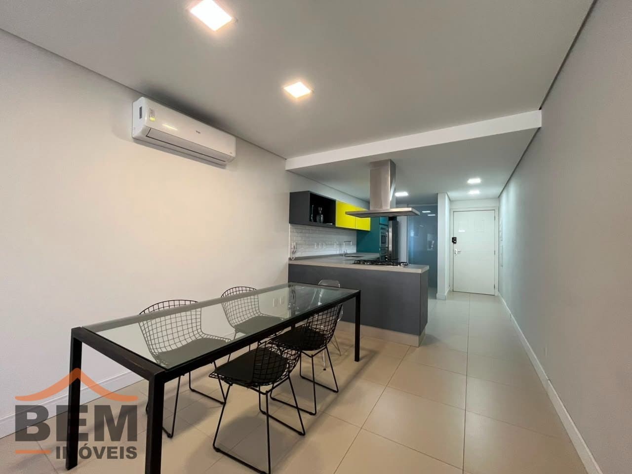 Apartamento para Locação com 2 quartos sendo 1 suíte, 1 vaga no bairro Praia Brava em Itajaí/SC: 26 - COZINHA