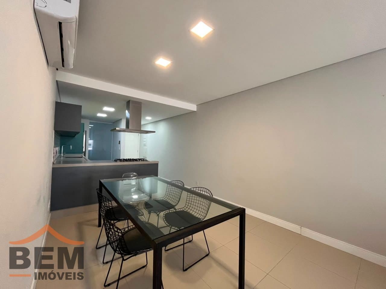 Apartamento para Locação com 2 quartos sendo 1 suíte, 1 vaga no bairro Praia Brava em Itajaí/SC: 27 - COZINHA