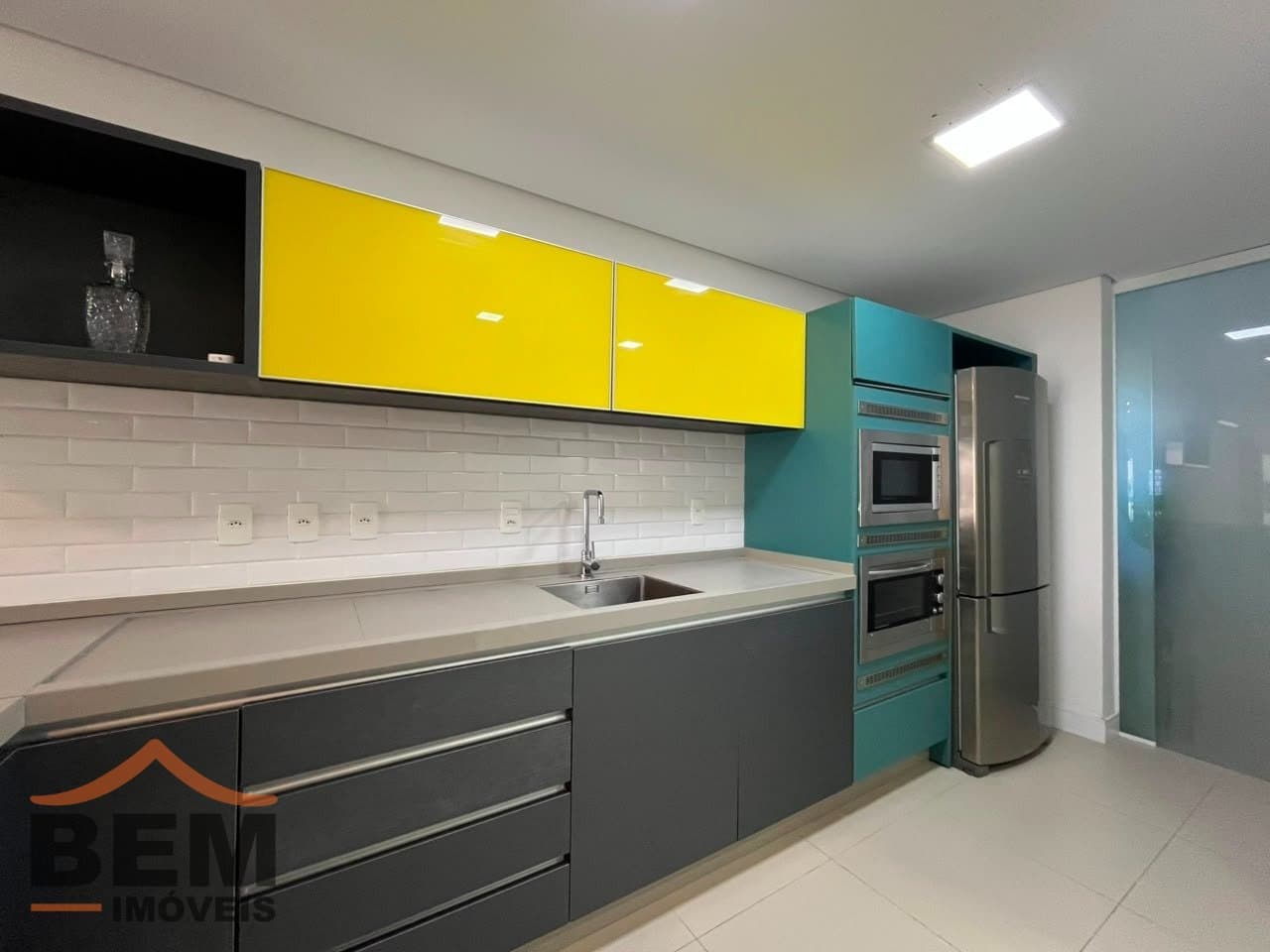 Apartamento para Locação com 2 quartos sendo 1 suíte, 1 vaga no bairro Praia Brava em Itajaí/SC: 34 - COZINHA