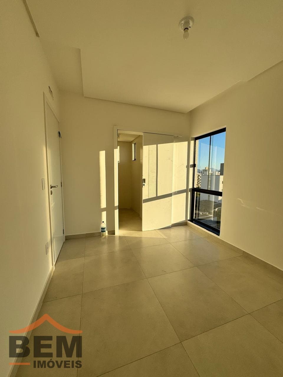 Apartamento à Venda com 2 quartos sendo 2 suítes, 1 vaga no bairro Centro em Camboriú/SC: e4c863d5-8d8e-45bf-9a38-b53a05bedc52