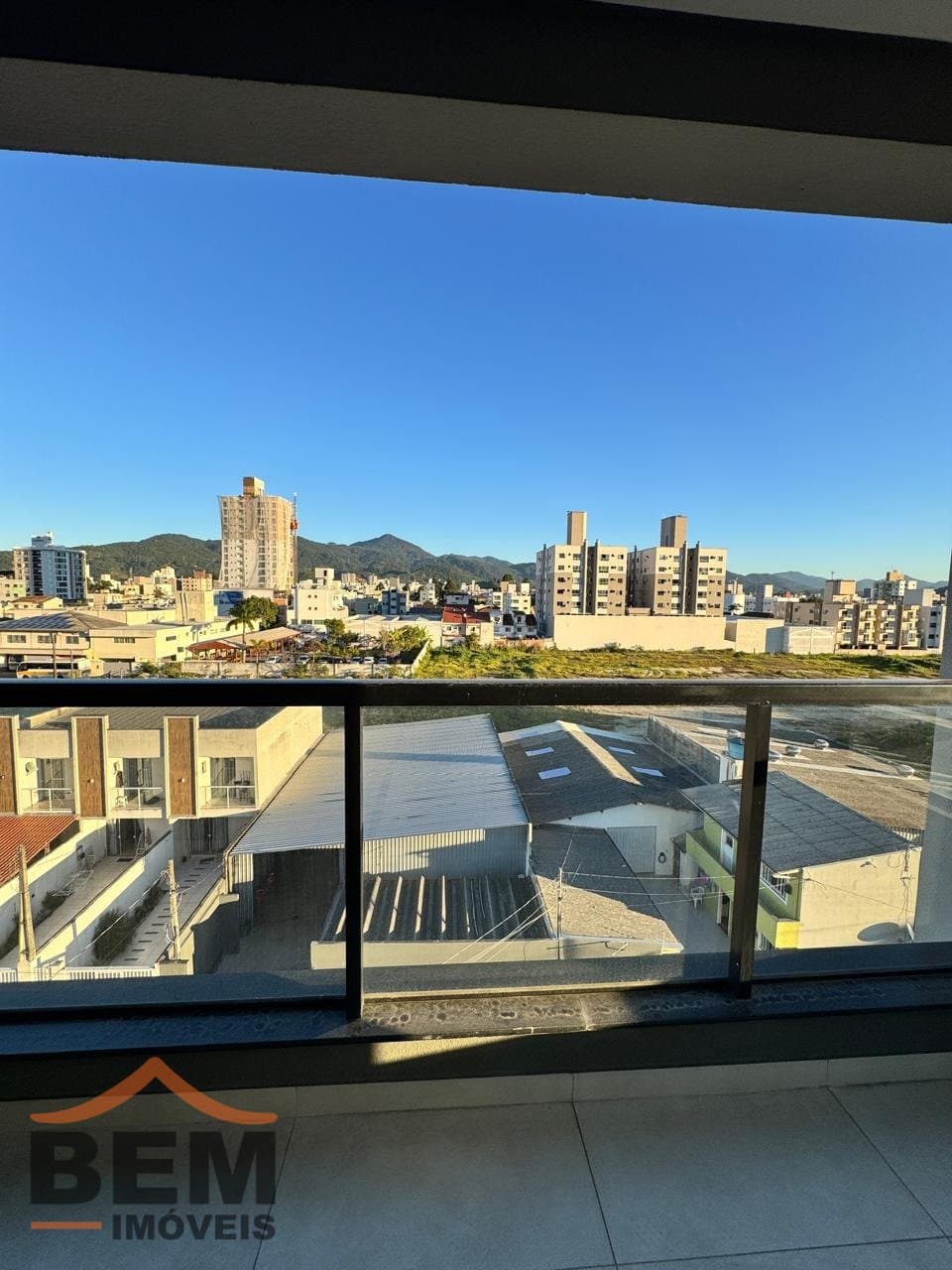 Apartamento à Venda com 2 quartos sendo 2 suítes, 1 vaga no bairro Centro em Camboriú/SC: febb98c9-c75b-458e-a8c1-2602d49a6c8e