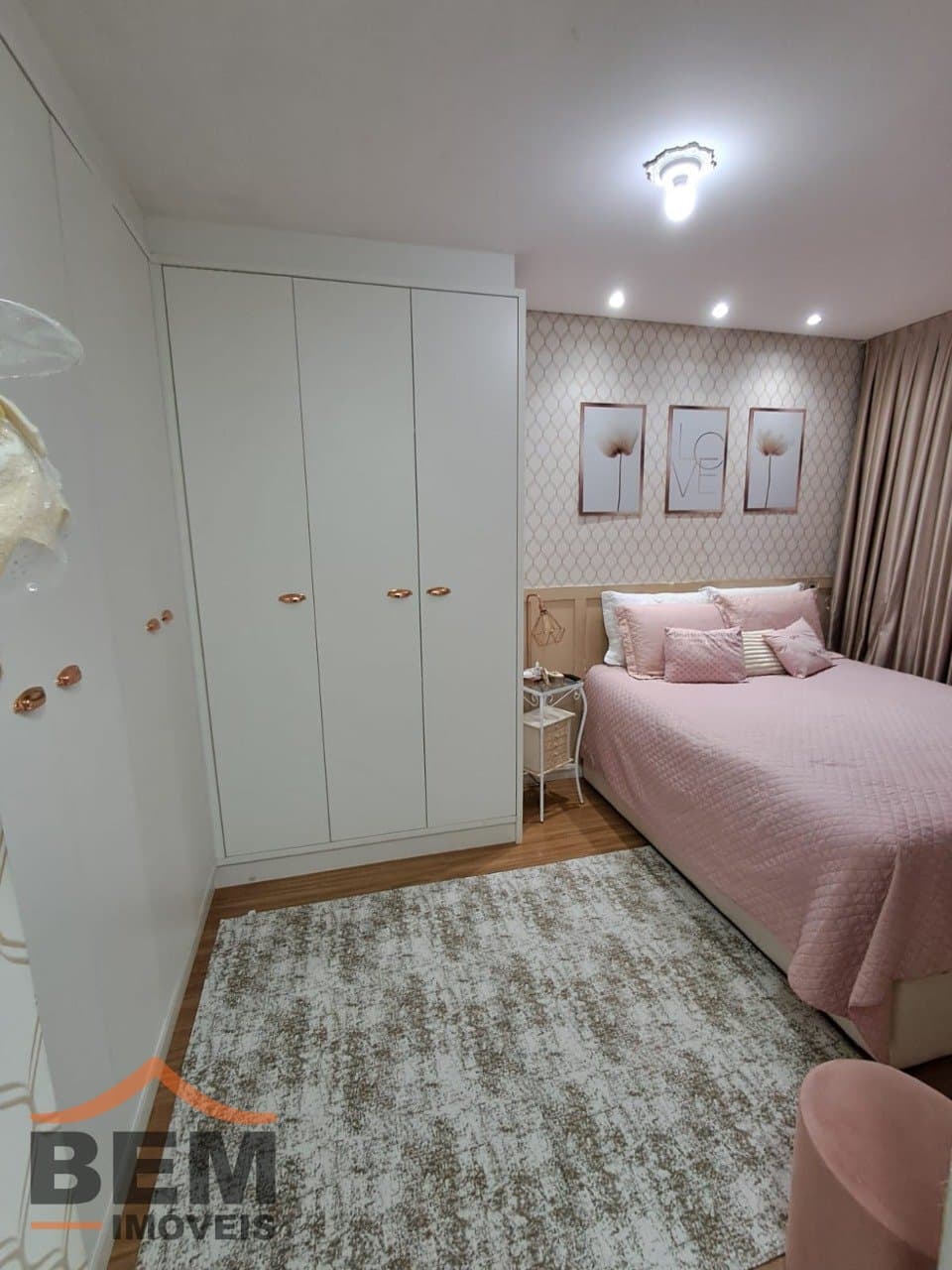 Apartamento à Venda com 2 quartos sendo 1 suíte, 2 vagas no bairro Carvalho em Itajai/SC