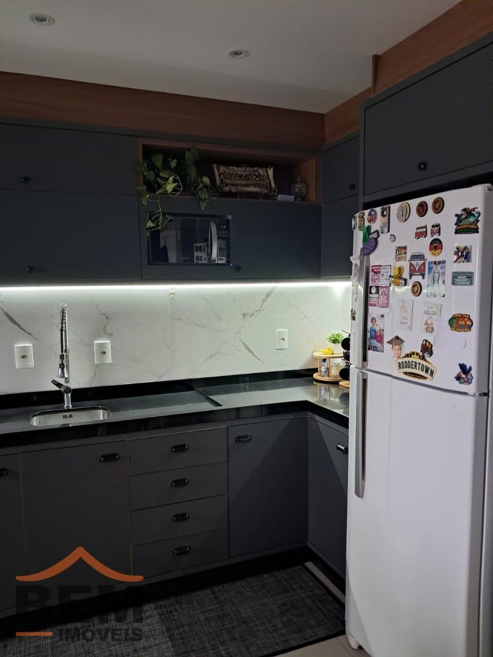Apartamento à Venda com 2 quartos sendo 1 suíte, 2 vagas no bairro Carvalho em Itajai/SC