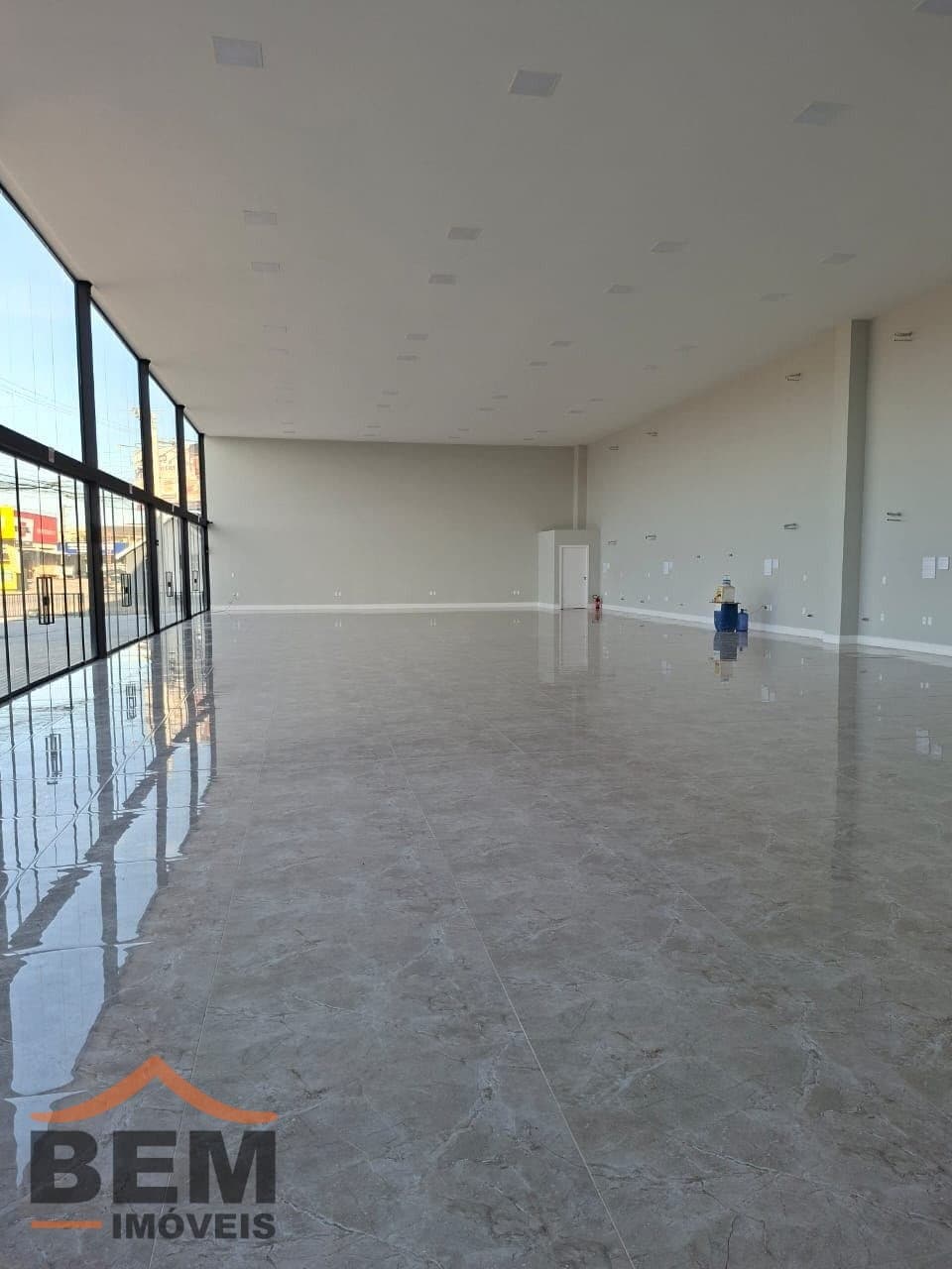 Sala Comercial para Locação com 15 vagas no bairro São João em Itajaí/SC: 06 - INTERNO