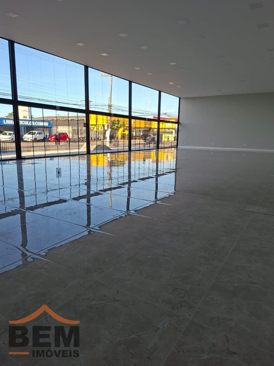 Sala Comercial para Locação com 15 vagas no bairro São João em Itajaí/SC: 07 - INTERNO