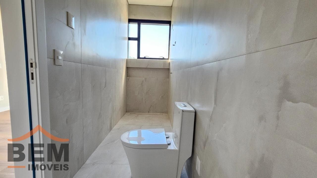 Apartamento Duplex para Locação com 3 quartos sendo 3 suítes, 3 vagas no bairro Fazenda em Itajaí/SC: 22 - BANHEIRO DA SUÍTE