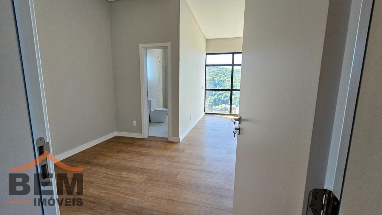 Apartamento Duplex para Locação com 3 quartos sendo 3 suítes, 3 vagas no bairro Fazenda em Itajaí/SC: 49 - SUÍTE