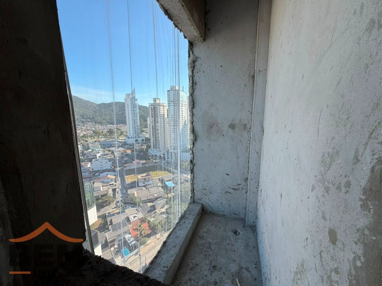 Apartamento à Venda com 3 quartos sendo 1 suíte, 2 vagas no bairro Fazenda em Itajai/SC