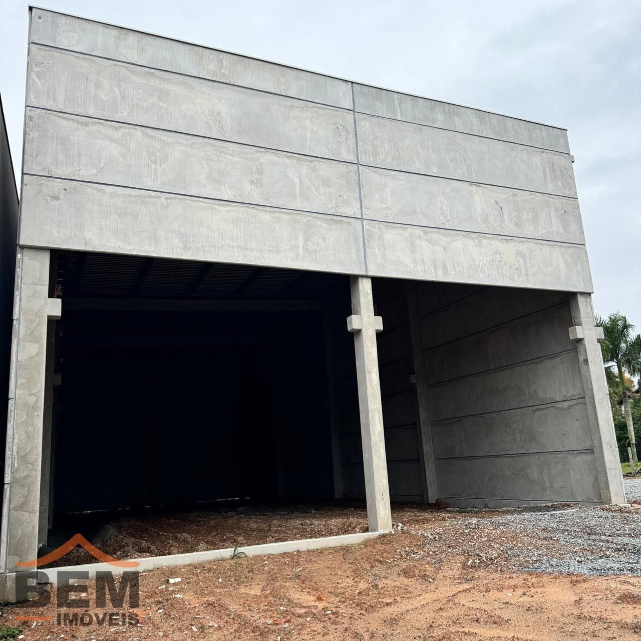Galpão para Locação no bairro Centro em Camboriú/SC: 3141437e-0c0f-488c-90e4-edcf360d7720