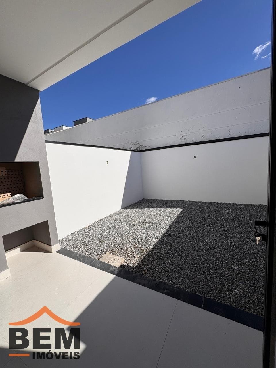 Casa à Venda com 2 quartos sendo 2 suítes, 1 vaga no bairro Rio Pequeno em Camboriú/SC: i74w8W45fP5J18s_84086a553fb480b13