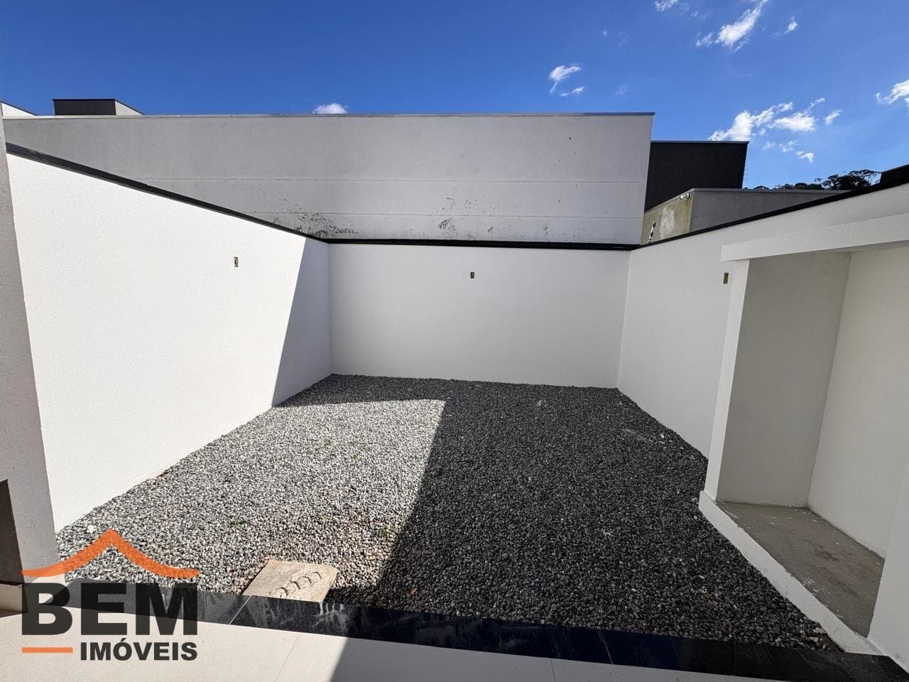 Casa à Venda com 2 quartos sendo 2 suítes, 1 vaga no bairro Rio Pequeno em Camboriú/SC: i74w8W45fP5J18s_84086a553fb6db9d0