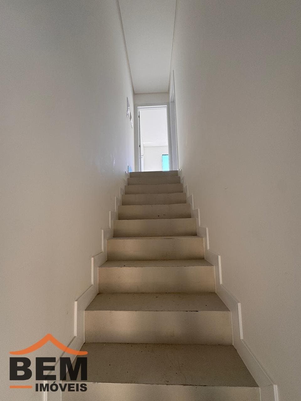 Casa à Venda com 2 quartos sendo 2 suítes, 1 vaga no bairro Rio Pequeno em Camboriú/SC: i74w8W45fP5J18s_84086a553fc01496d