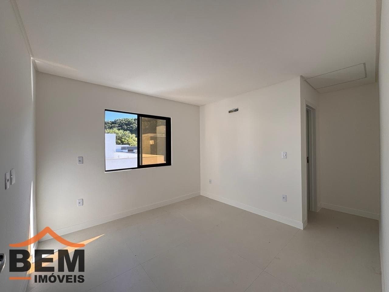 Casa à Venda com 2 quartos sendo 2 suítes, 1 vaga no bairro Rio Pequeno em Camboriú/SC: i74w8W45fP5J18s_84086a553fc25cb9a
