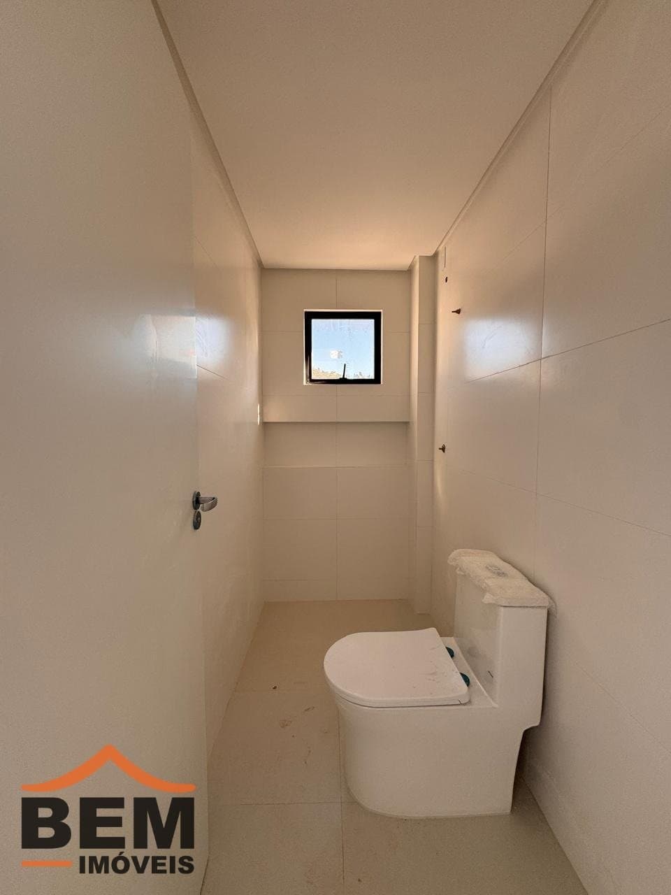 Casa à Venda com 2 quartos sendo 2 suítes, 1 vaga no bairro Rio Pequeno em Camboriú/SC: i74w8W45fP5J18s_84086a553fc425b45